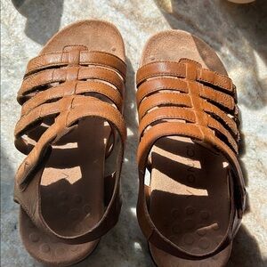 Comfortable Vionic  Tan women’s sandals